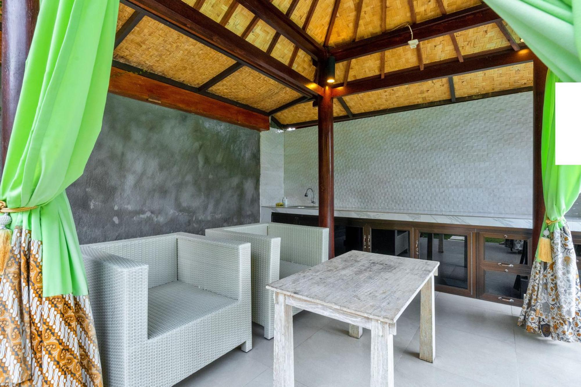 Sri Abi Ratu Villas Sukawati Exterior foto