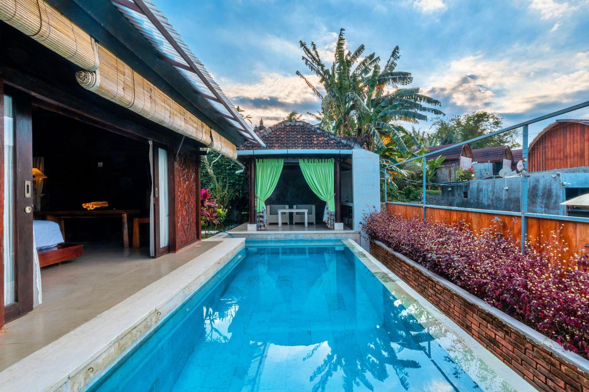 Sri Abi Ratu Villas Sukawati Exterior foto