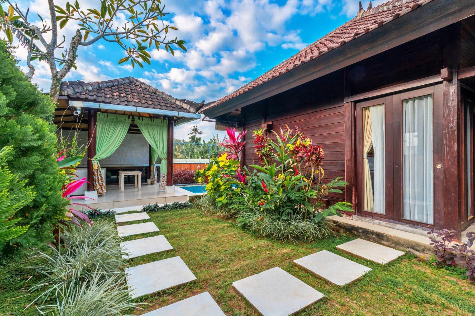 Sri Abi Ratu Villas Sukawati Exterior foto