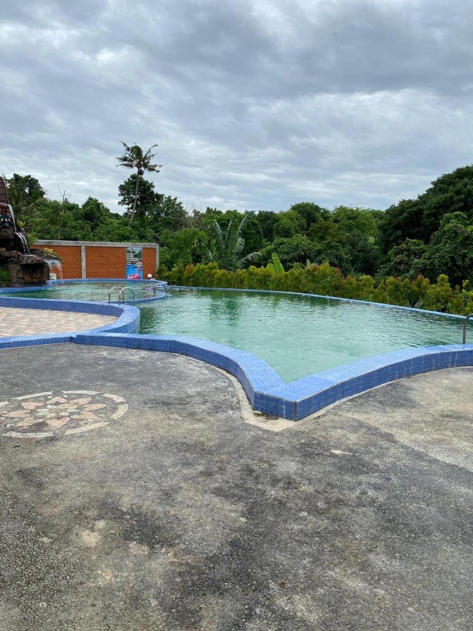 Sri Abi Ratu Villas Sukawati Exterior foto